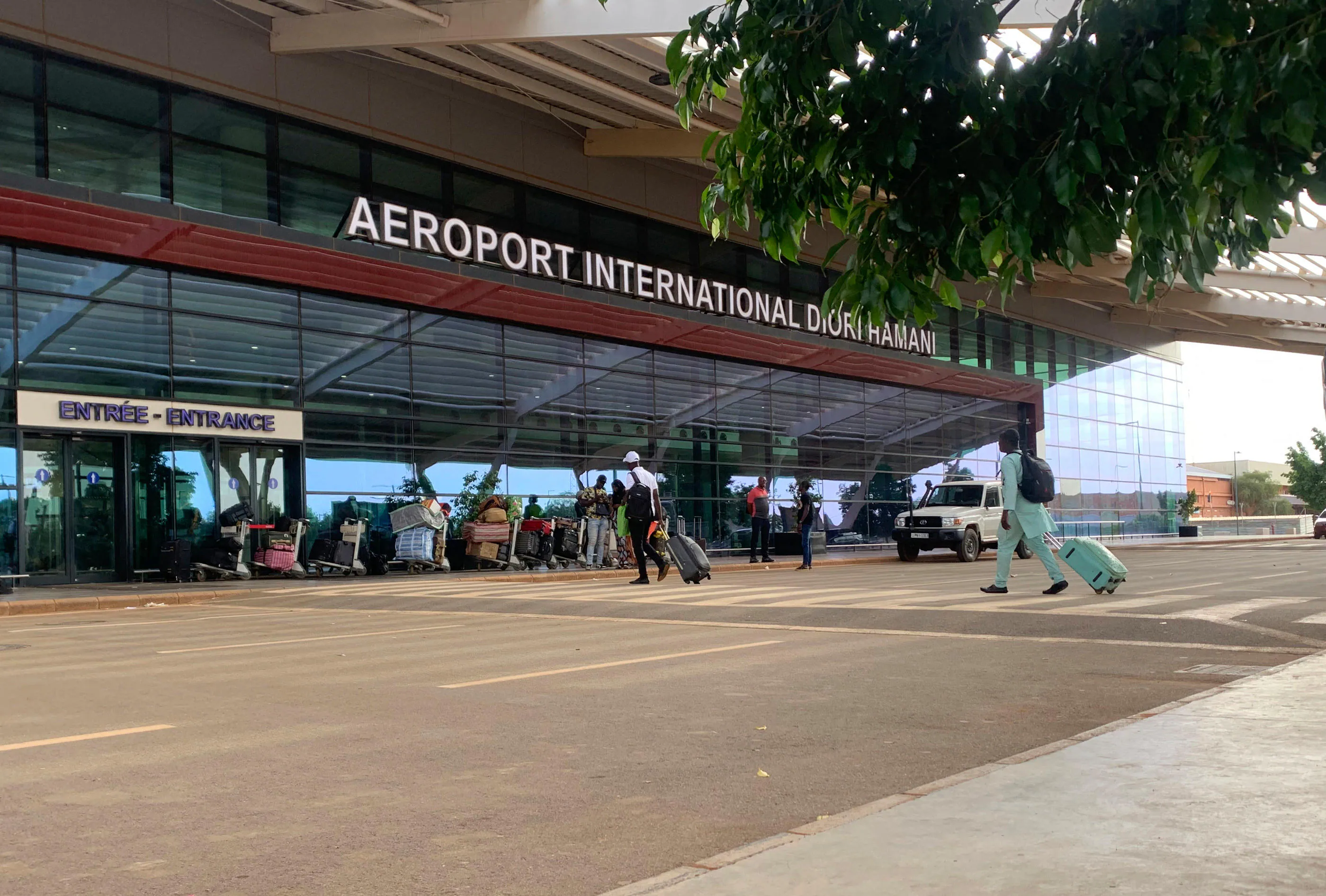 Niger/Attaque à L'aéroport De Niamey, Un Assaut Revendiqué Par  L'EIS