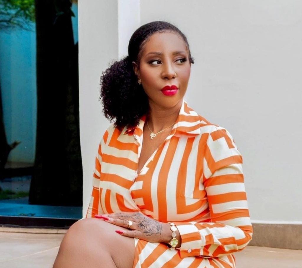 Kemi Seba, derrière un combattant, une épouse comme une icône.