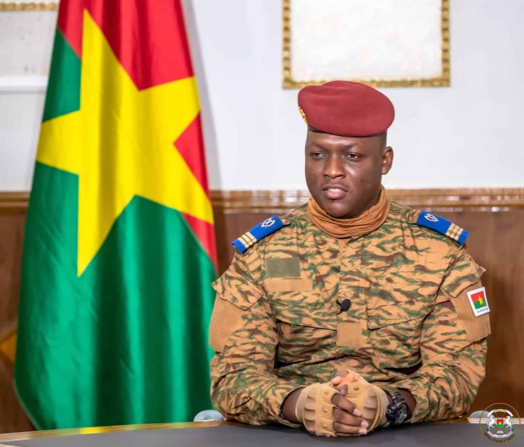 Burkina : Quatre Français Libérés Par Traoré Grâce À La Médiation Du Roi Du Maroc