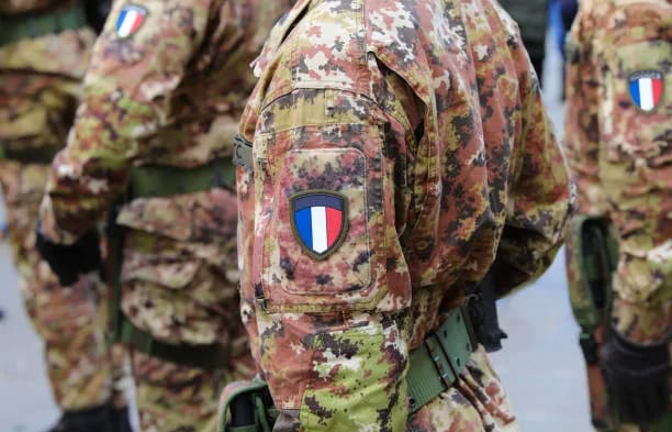 France: Fabrication De Tenues Militaires Françaises, Désormais Dans Un Pays Africain