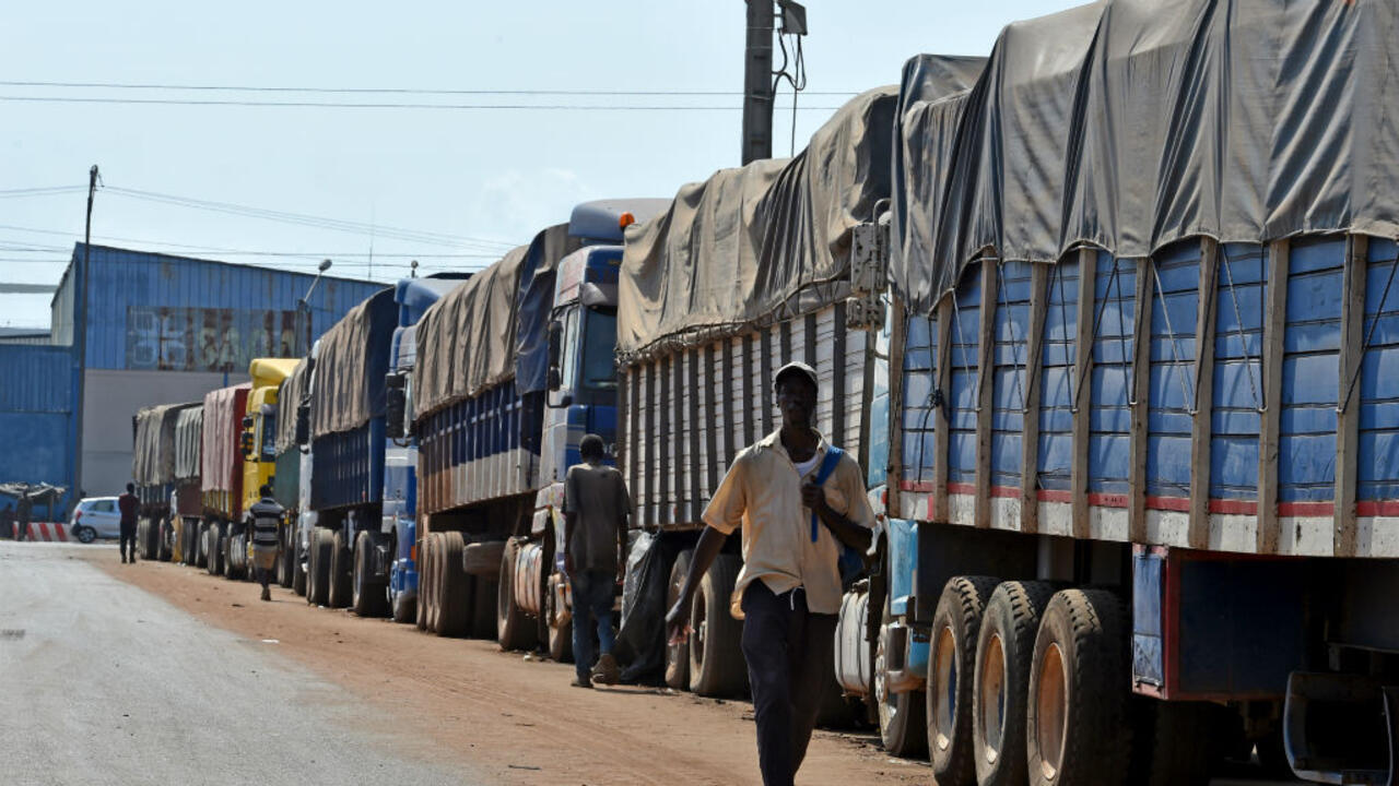 Côte d'Ivoire/Attente Des Camions De Fèves De Cacao : Importance Du 