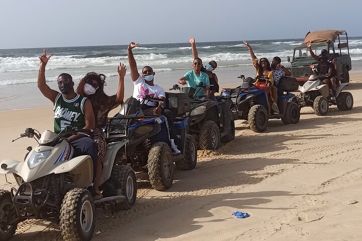 De Lagos à Dakar, Abidjan à Cotonou, La Loi Des Motos de Plage En Weekend
