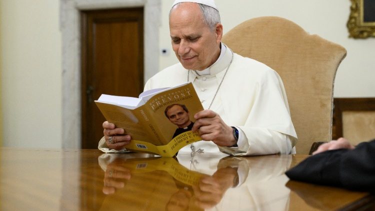 Vatican : Ni Cardinal Ni Évêque, Il Est Suisse Et Désormais Incontournable Dans L'entourage Du Pape Léon XIV